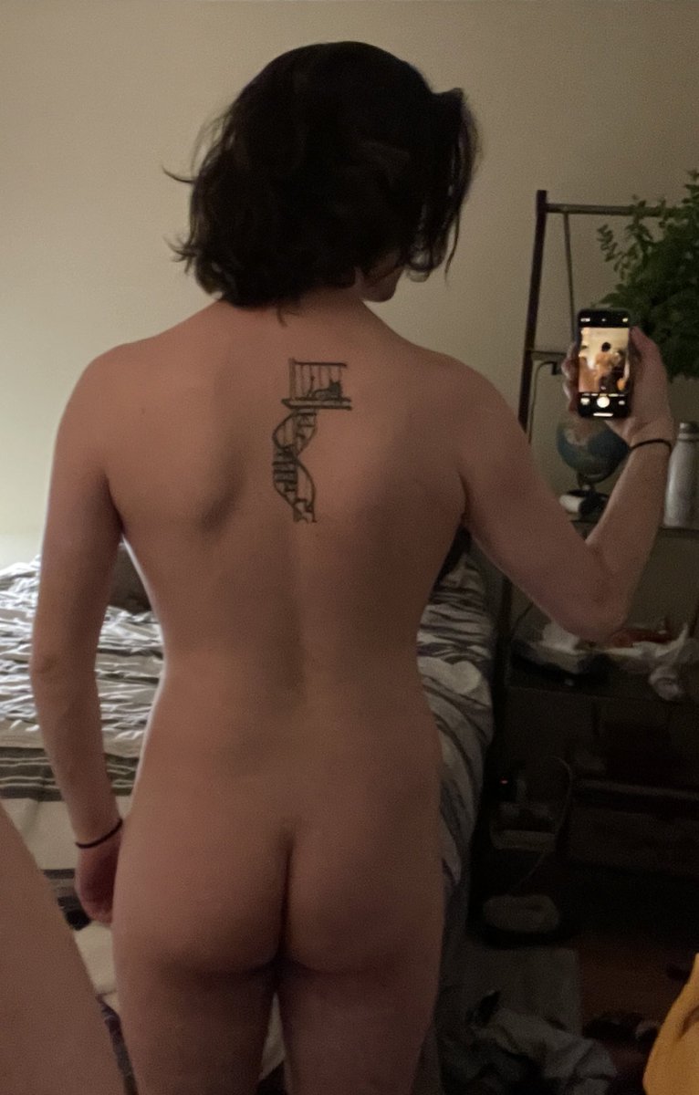 copper_mines's tweet photo. Currently a hung bottom with no ass or photography skill or good lighting. I’m as confused as you are! https://t.co/GHIsml5O64