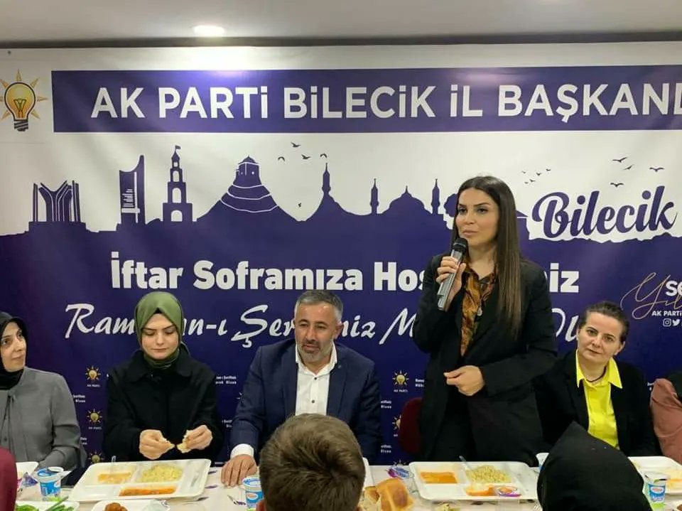 akkadinbilecik's tweet photo. Bu akşam Parti binamızdaki iftar programına; MKYK üyeleri Behiye EKER , Melek ŞİMŞEK katılımları ile Bilecik Gönüllüler Derneği Başkanı Gülcan NAMAL ,Yönetim Kurulu Üyeleri misafir oldular. 
İl Kadın Kolları Başkanımız @HasitMutlu Yönetim kurulu üyelerimizle  katılım sağladık. https://t.co/lh9rUwZTH6