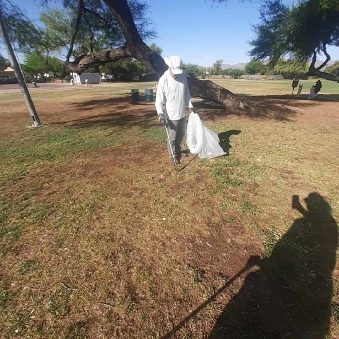 TucsonParksRec's tweet photo. Last Friday, for Earth Day, Ernest & Young volunteers came out to Estevan Park to do a cleanup. They picked up trash, swept the parking lots, removed some weeds, brush, and branches at the park and surrounding neighborhood. 16 trash bags were filled! #TeamUpToCleanUpTucson https://t.co/MqzgtE5Cre