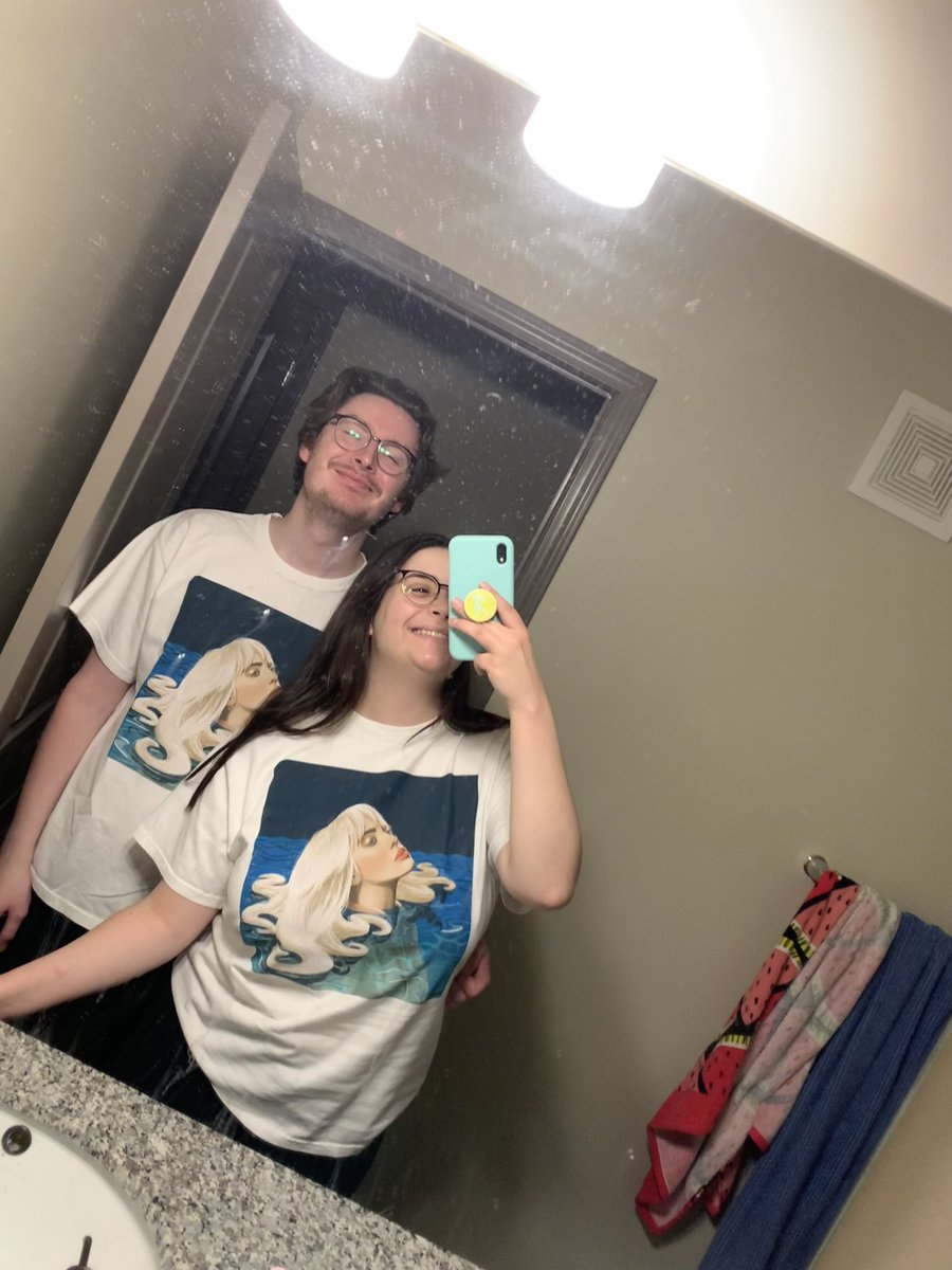 alexarxse's tweet photo. we love @billieeilish <3 (&amp; also @finneas ) https://t.co/lxVUeMJcLu