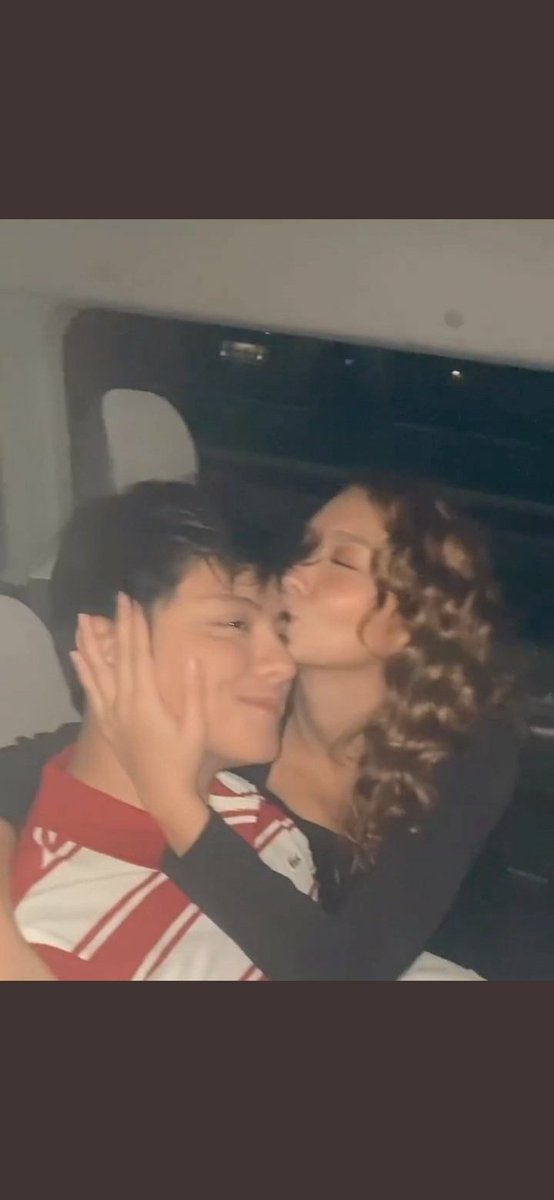 Cupcakejoy1's tweet photo. Mahal ko kayo💖 #KathNiel #Daniel https://t.co/Qxtzm8Z08I