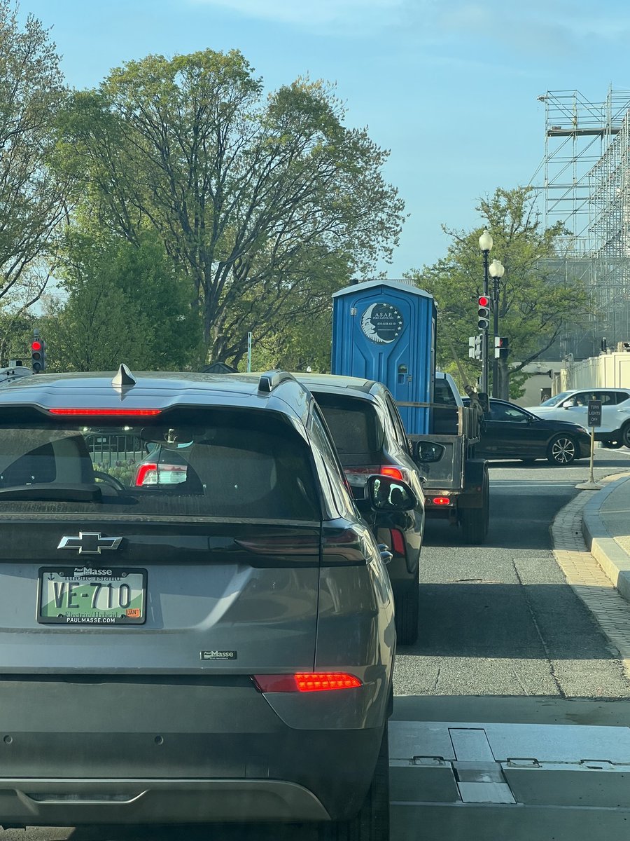 tedcruz's tweet image. Driving out of the Capitol, I saw a Democrat Senate office on the move….