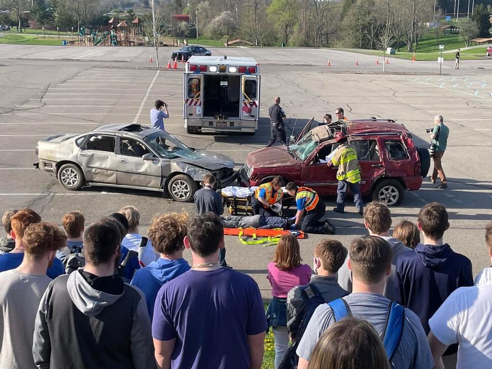 PGHTransitPD's tweet photo. Today we got to participate in a @StateFarm mock DUI crash @Hampton_Talbots with @TwpofHampton Police Dept. and @AlleghenyCoPD . After we had a Q&A and some interaction with the students and teachers using drunk goggles. #ACCAPT
#Safedriving #ArriveAlive #DontDrinkAndDrive https://t.co/syQVzCLEeo
