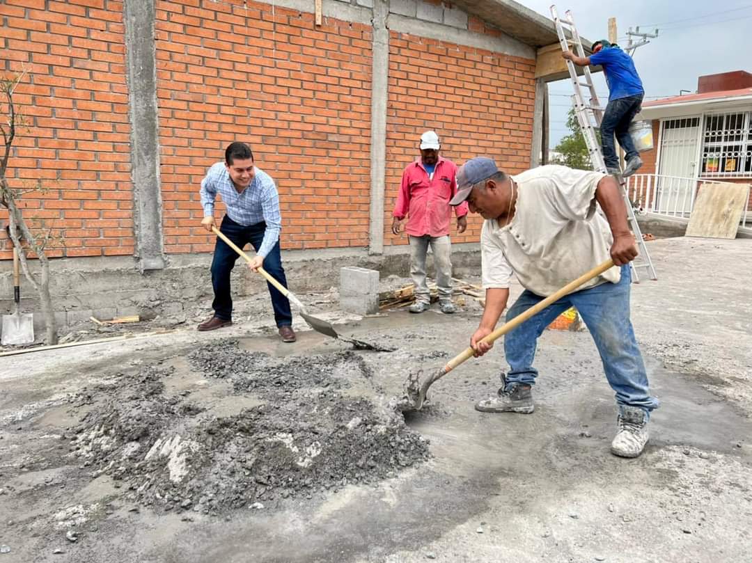 ICIFED's tweet photo. En #Saltillo, nuestro Director General @julio_long11 supervisó los trabajos en la construcción de aula didáctica, baños y bodega del Jardín de Niños "Naciones Unidas" de la colonia San Nicolas de los Berros en la Ciudad.

@mrikelme https://t.co/TGqbVXGqJR