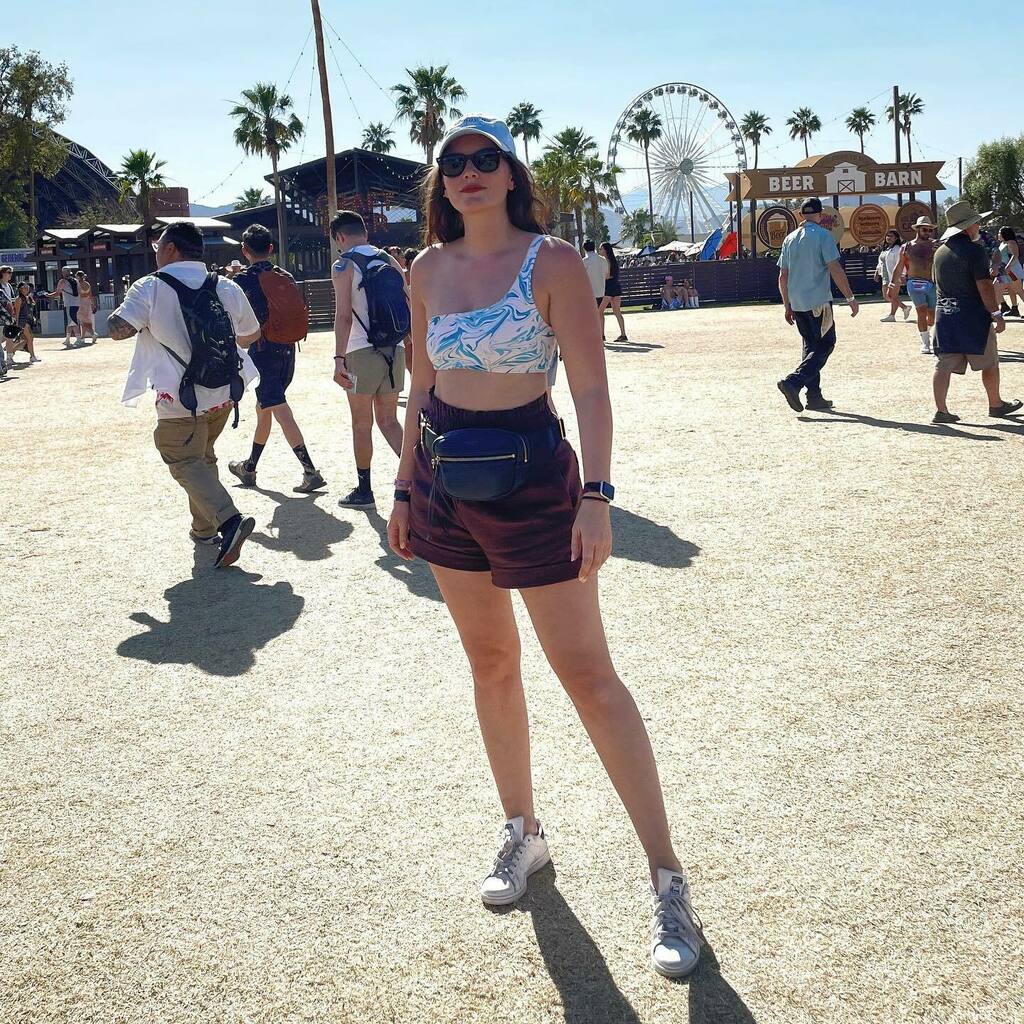 weekend 2 things:
- more handmade fits. self drafted top in the fabric I designed and printed with <a href="/spoonflower/">Spoonflower</a>. <a href="/truebias/">TrueBias</a> shorts!
- cute shadows 💕 
- when I’m even the slightest cold, fashion no longer matters. i do love my @tintofmintpatterns pants!
- sunsets
- <a href="/bliss/">bliss of the forks</a> sent…