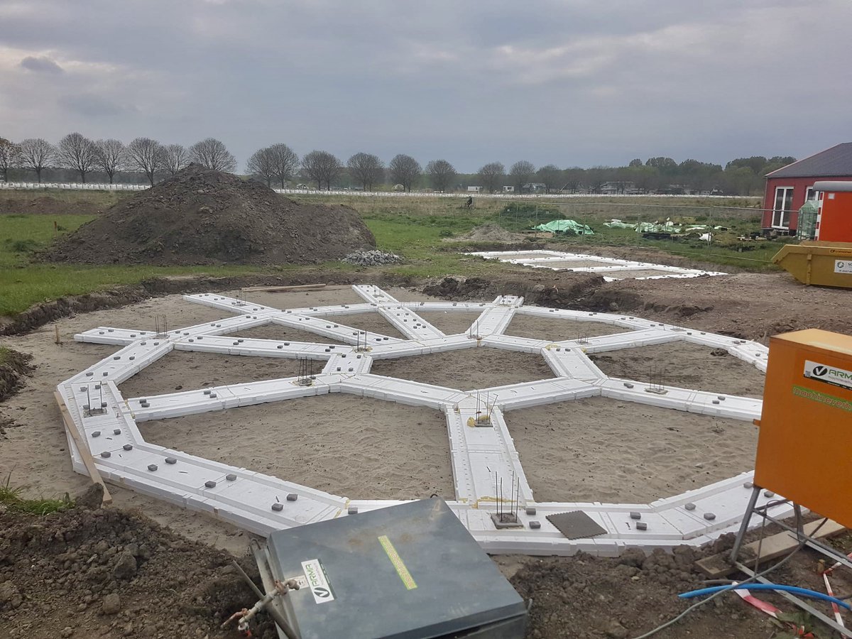 Fundering #DomeHome Oosterwold in aanbouw. Bijzondere twaalfhoekige ecologische woning met koepeldak. <a href="/Arc2architecten/">Arc2 architecten</a> <a href="/TimberLiving/">Timberliving</a>