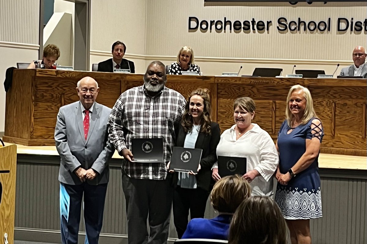 TrippAldredge's tweet photo. Celebrating our team’s $25K for mentoring! @FDPatriot @TeamDDTwo @EmilyDuplantis #DefendTheFort #DefendTheFamily https://t.co/rDenSPQxAi