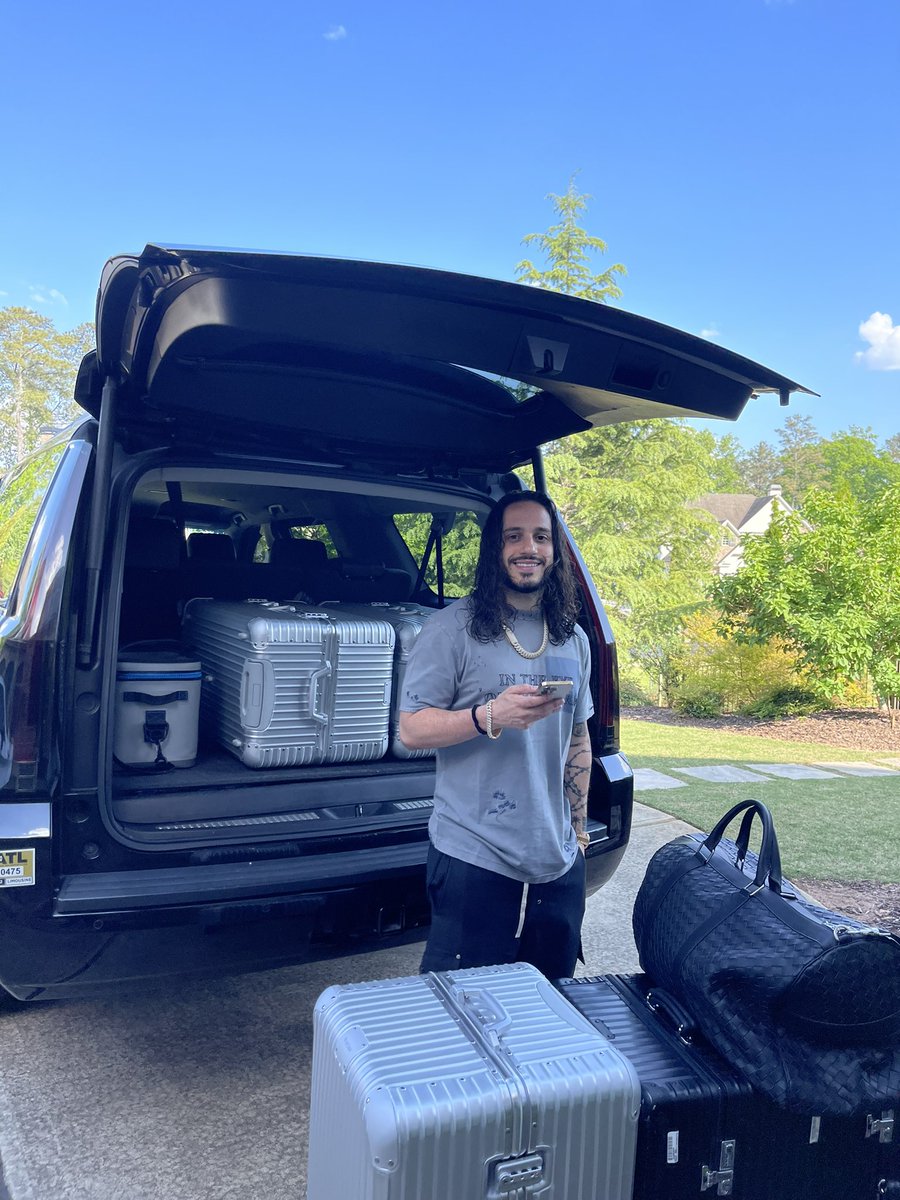 russdiemon's tweet photo. Boutta leave for tour

4 new songs droppin tonight

Imma try performing some songs for the first time this tour (all to you, small talk, etc)

Setlist is 33 songs..as of now

See you all soon!! 🥂 https://t.co/IMbNs7w0Id