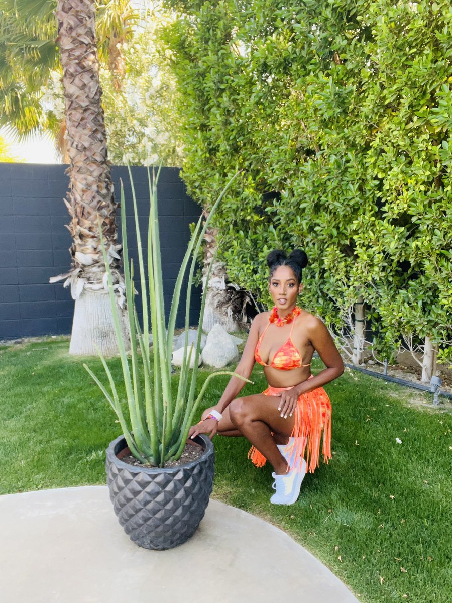 DigeneZim's tweet image. Coachella Look day 3 ☄️ #Coachella