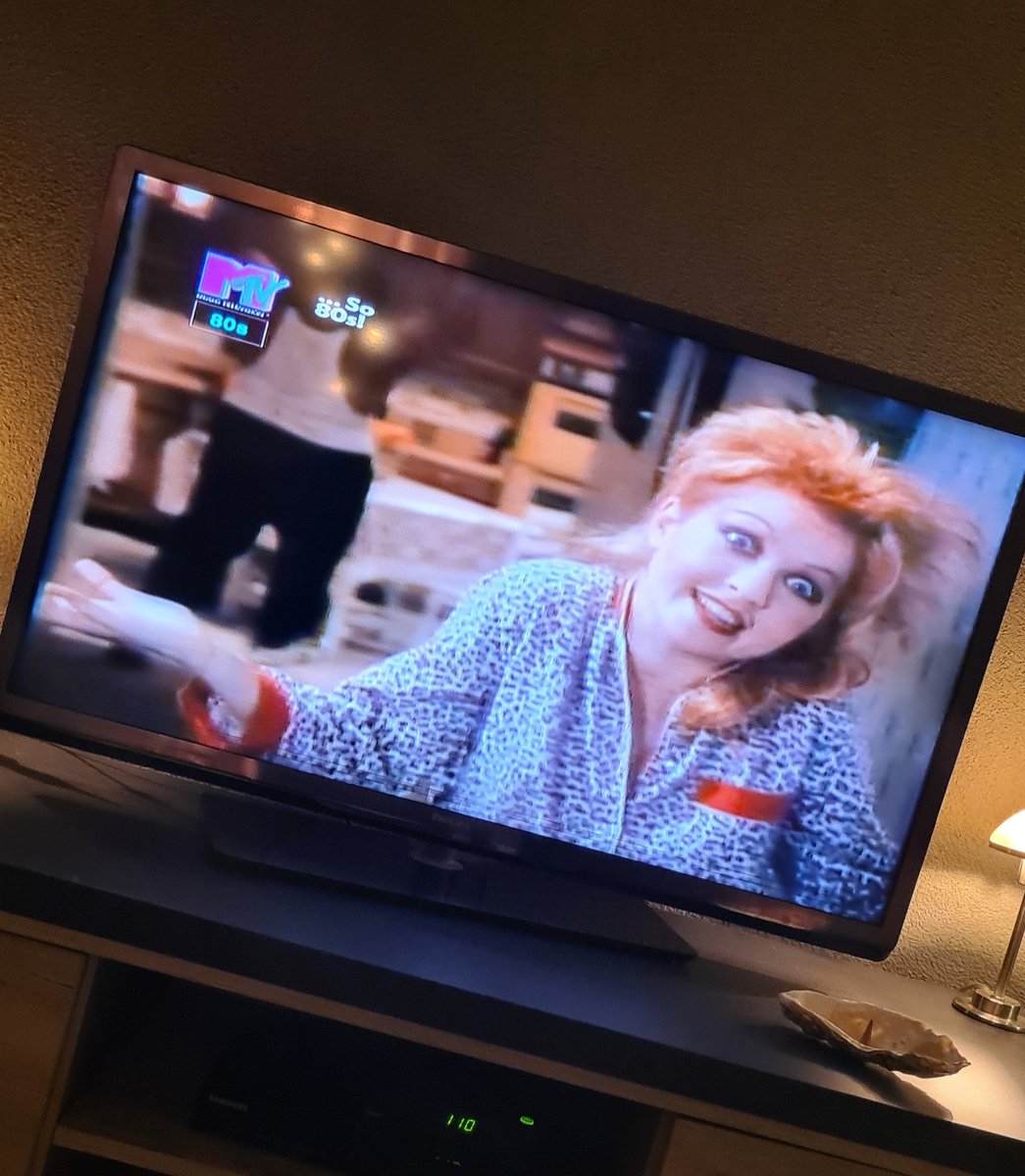 Ik ontdekte deze week dus (als laatste op de planeet waarschijnlijk) zender 110 (Kpn) #MTV #So80s! incl. clips.

🎶 🎶 🎶 🎶 🎶🎶 🎶 🎶 🎶 

Beleef al avonden m'n tienerjaren en wil weer terug.. 🤪 
Lekkahh 

#girlswannahavefun enzo