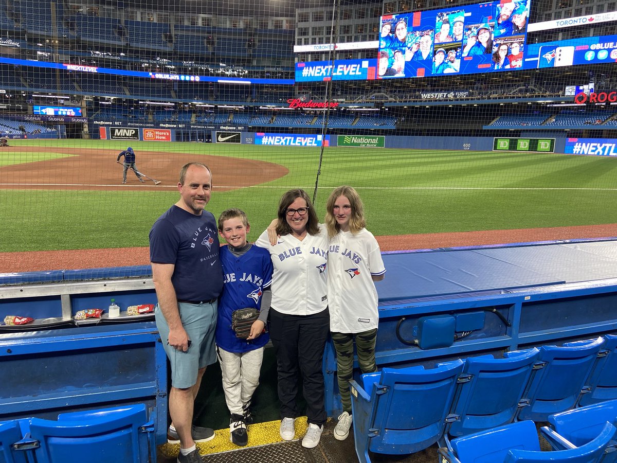 SheriLG_'s tweet photo. ⁦@BlueJays⁩ #nextlevel First game in years! So excited! Go Jays Go! https://t.co/2bvVDPpqqx