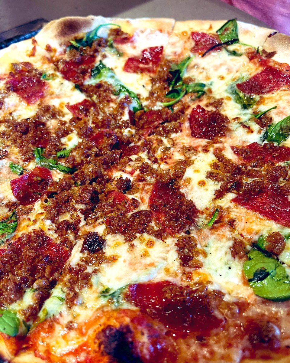 Check out this build your own pizza 😍😍. See you tonight for dinner🤘🏼😛🍕