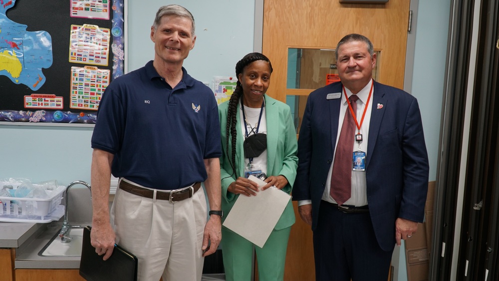 lps_phjags's tweet photo. Martin named AFA Chapter 342 Teacher of the Year https://t.co/H5c6EKVk5i https://t.co/NnKwXAxk7D