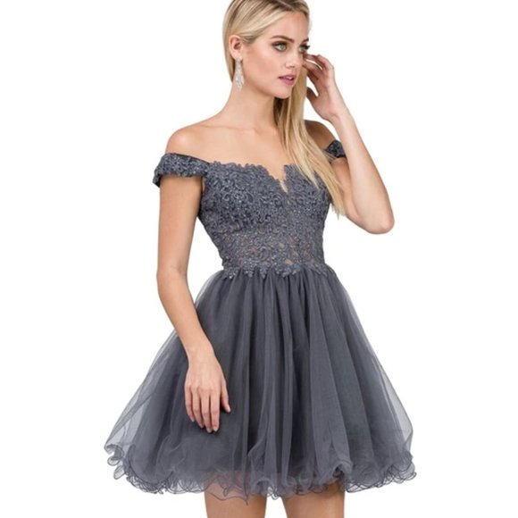 JenniferTeal13's tweet photo. So good I had to share! Check out all the items I'm loving on @Poshmarkapp from @1ExquisiteKiss #poshmark #fashion #style #shopmycloset #dancingqueen #everpretty #theflyingpigssharegroup: https://t.co/Y5azYJLL6k https://t.co/ZjMQO3blkv