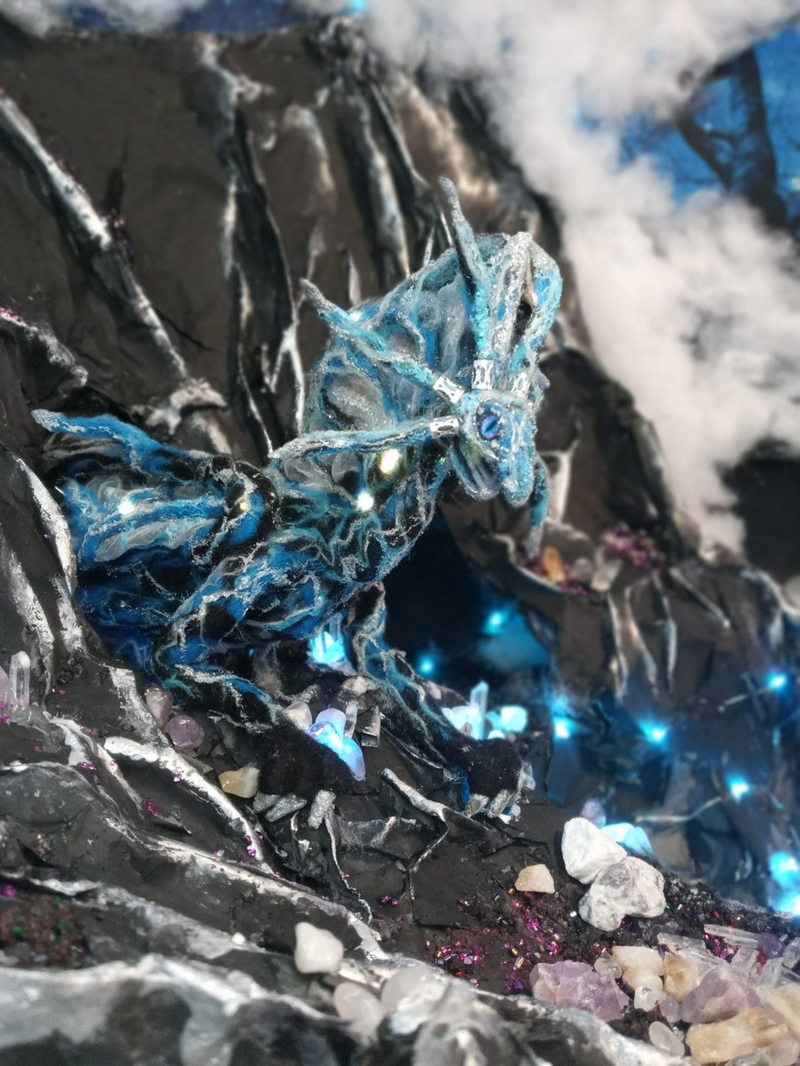 Happy Monday and my Wonderful Twitterland friends 😊 To start our week well, Enjoy this shot from  Electric Dragon Zorrion and his lair😊🐲⚡️😊