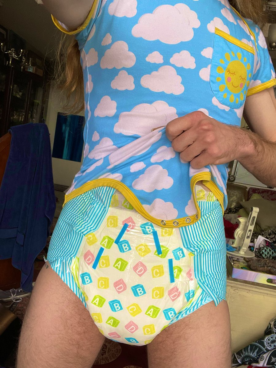 prettypupfaun's tweet photo. All dry and sunny Daddy! 🥰🌤🍼 #abdl #diaperboy https://t.co/PZJNRmBq3Q
