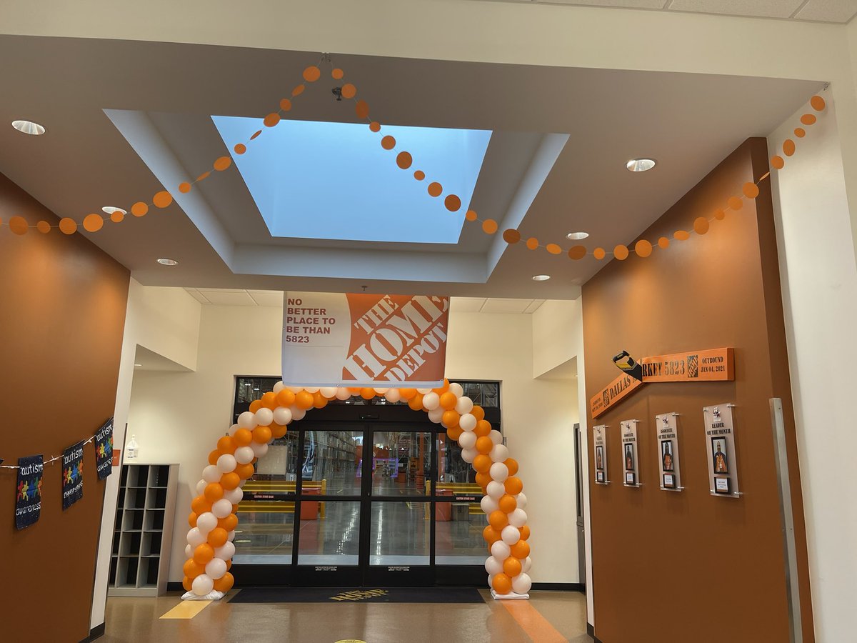 TekishaSmith's tweet photo. Celebrating our Great Associates at 5823! #AssociateAppreciationWeek 🥳👏🏼🎉🎊 @THDHRMatt @Lizrorie1 @Bhutch07 @HDLyles @Mcgalec99 @DanielleDolina @kelli_watson1 @gossett_rosa https://t.co/S3heGJtbJI