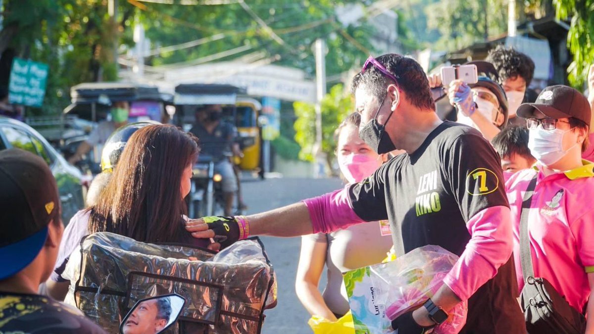 kikopangilinan's tweet photo. I'm really blessed to have a very supportive family during this campaign. Thank you so much, @GaryValenciano1 and @apangilinan for doing house-to-house in Antipolo. 🙏 https://t.co/zUlamIgxxk