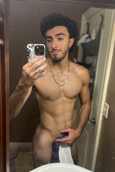 I'm just getting comfortable😮&zwj;💨   https://t.co/rFEejco8Lc https://t.co/Lkxt1109hS