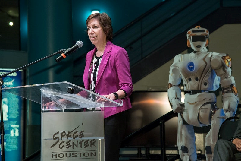 RedPROLID's tweet image. Inspirando el liderazgo de mujeres en STEM: Conoce la historia de la primera mujer de origen hispano en ir al espacio en la entrevsita de @caridadaraujo a Ellen Ochoa en un podcast del Task Force Interamericano sobre liderazgo de mujeres @iatfsheleads. tinyurl.com/y4sj4yds