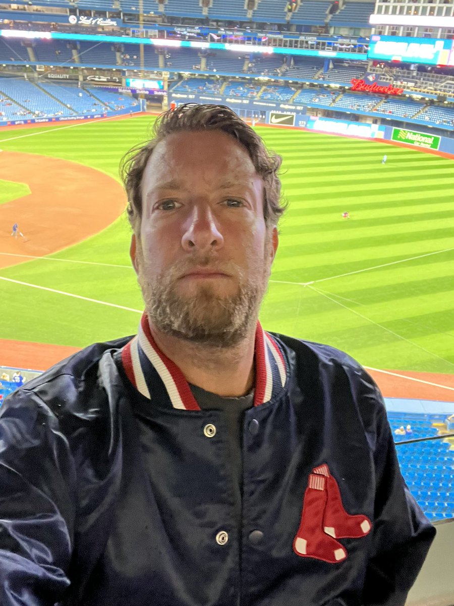 Hey <a href="/blogTO/">blogTO</a> better call the <a href="/BlueJays/">Toronto Blue Jays</a>    I’m at the game!