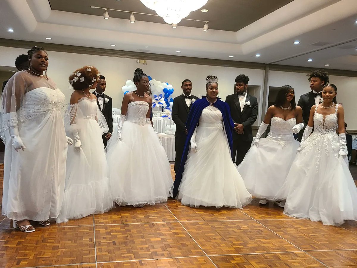 ZPhiB_EPZ's tweet photo. Yesterday Zeta Phi Beta Sorority, Incorporated chapter of Eta Pi Zeta hosted our 18th Debutant Cotillion. "A Night of Elegance" it was. These young ladies are absolutely amazing! Here is a peek of the crowned queen and her court. Well done ladies!👑 https://t.co/04vb43k9b3