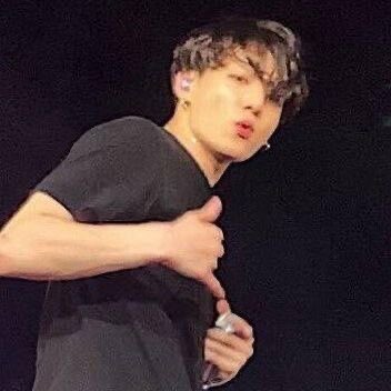 ilybtspiticos's tweet photo. as maiores mitadas que o jungkook já deu; a thread de apreciação ♡︎ https://t.co/aDcOSsd9kD