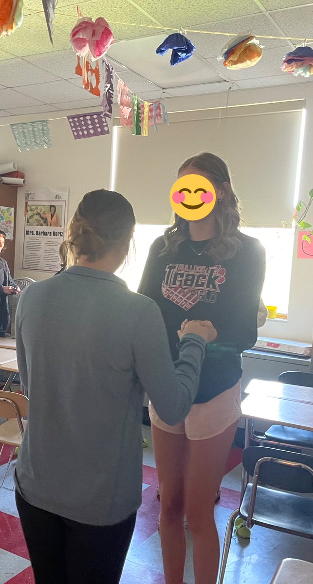 KennedyKoe2's tweet photo. Commands in Spanish class can be fun! The students used it when learning/performing Cho-co-la-te, the hokey pokey, and Salsa. Now they are learning more traditional dances, so stay tuned!! @BJKURTZ @Junko_Yamamoto @srucoe @PSMLA1 #studentteaching #PPP https://t.co/hPmPhU0xRq