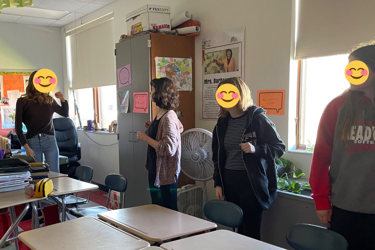 KennedyKoe2's tweet photo. Commands in Spanish class can be fun! The students used it when learning/performing Cho-co-la-te, the hokey pokey, and Salsa. Now they are learning more traditional dances, so stay tuned!! @BJKURTZ @Junko_Yamamoto @srucoe @PSMLA1 #studentteaching #PPP https://t.co/hPmPhU0xRq