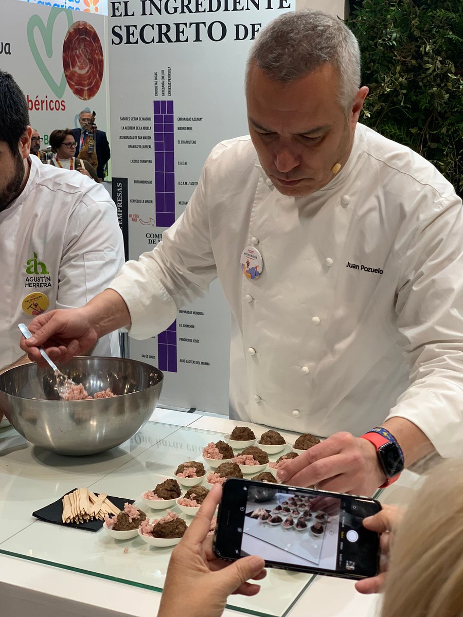 <a href="/MadridCalidad/">M Producto Certificado</a> <a href="/ComunidadMadrid/">Comunidad de Madrid</a>  en @SalonGourmets #SG22 con <a href="/juanpozuelo/">Juan Pozuelo</a> <a href="/agusherrerachef/">Agus Herrera</a>, #lasmoradasdesanmartin <a href="/GanaderiaEco/">Vacanegra</a>
lasrecetasdecarol.com/35-salon-gourm…