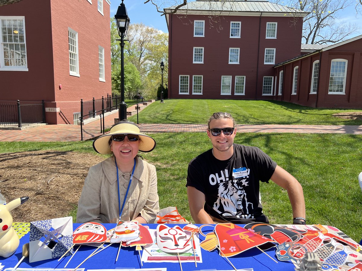 WLUJapanese's tweet photo. #wlu26 Thanks for stopping by the EALL Japanese Table today! #wlujapanese #wasingtonandlee https://t.co/b4SQo3QCk5
