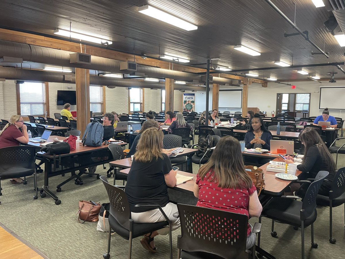 TMast17's tweet photo. Full house tonight at Aspire! National Board candidates and mentors never missing a Monday!! #nbctstrong #nbctproud @NBPTS @nsabrinagates @Hillsedufnd @AddisonGDavis @CTechEd @HNBCT @GuyCivics @sdvarn @yoUniondave @TransformHCPS https://t.co/GZWsZ3azKK