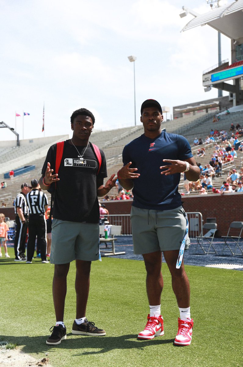 TylerBanks25's tweet image. Hotty Toddy‼️🦈  #PartyInTheSip with my Dawg @ChosenOneCull 
#GroveBowl