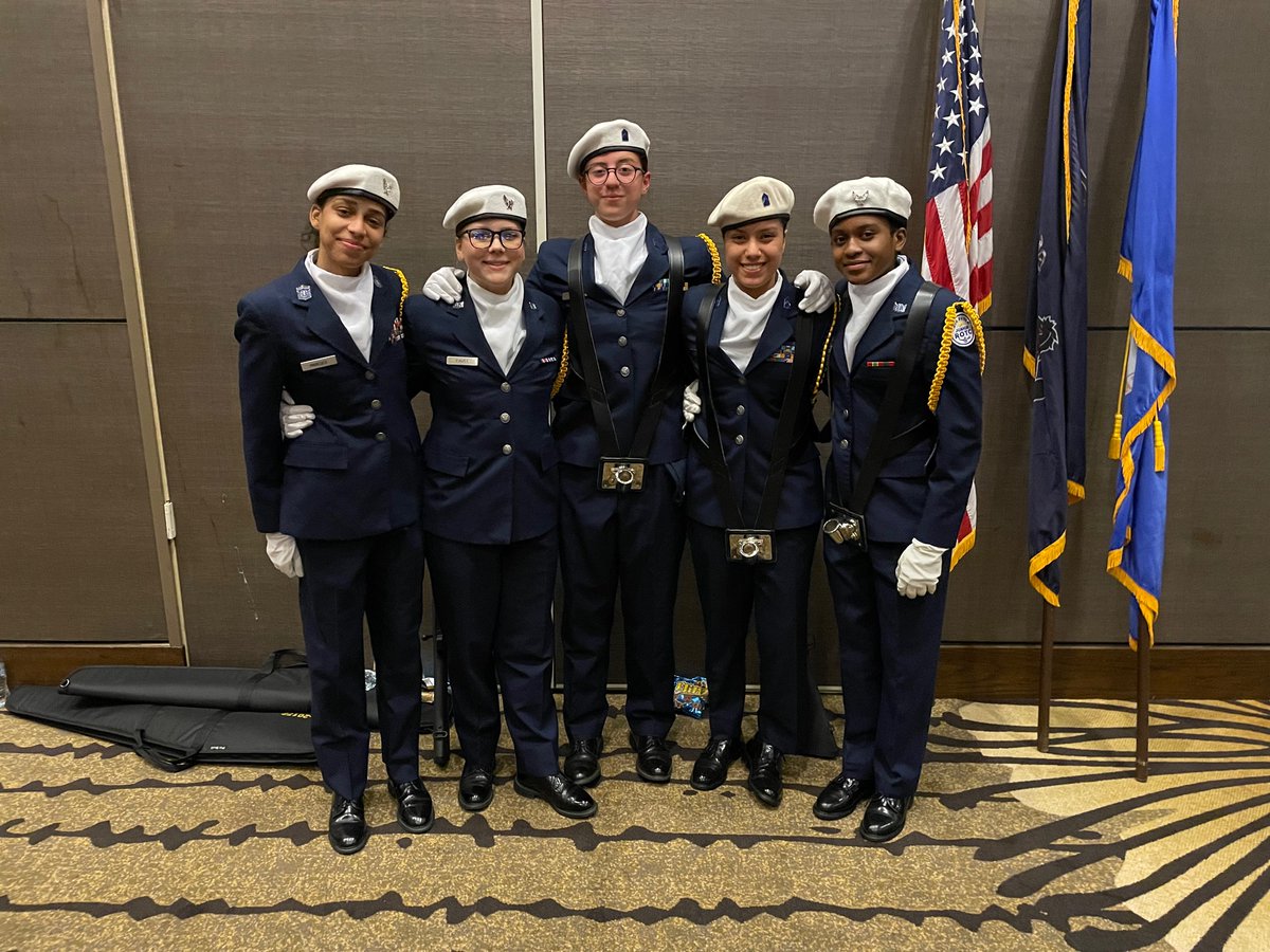 MsCiccarelli's tweet photo. Muhlenberg students representing at the “What’s So Cool About Manufacturing?” event 🛠 @muhlsd @usafrotc https://t.co/7bBDC6hcZS