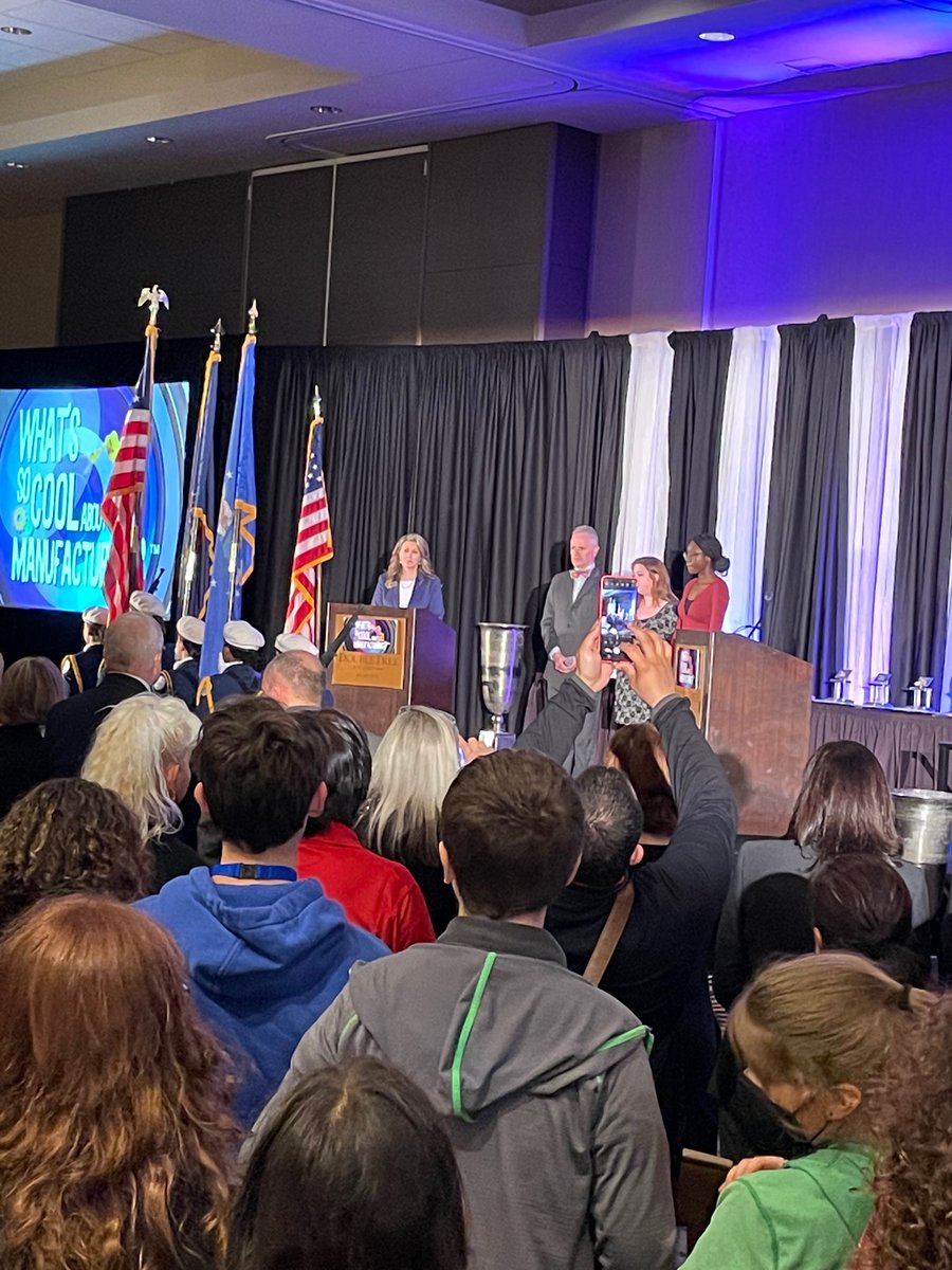 MsCiccarelli's tweet photo. Muhlenberg students representing at the “What’s So Cool About Manufacturing?” event 🛠 @muhlsd @usafrotc https://t.co/7bBDC6hcZS