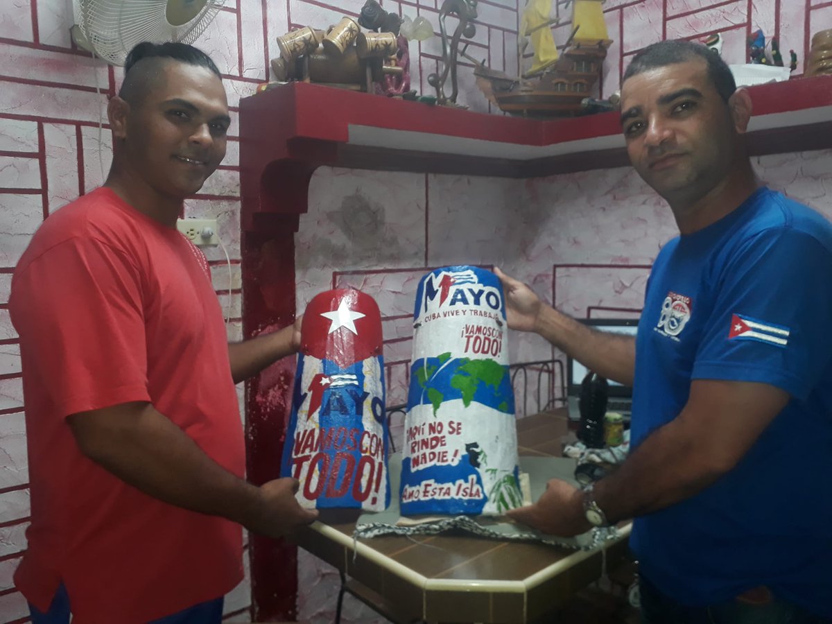 JuanitaLare's tweet photo. Secretariado de la #CtcMatanzas visita casa del joven Norberto Delgado Medina y le agardece por poner su arte a favor de la Revolución, y del desfile #PRIMERODEMAYO. @UlisesGuilarte @SuselyMorfaG @CubaCentral @anbcuba @50Trabajadores @MaraConsueloba4 https://t.co/XTSTAmHr8O
