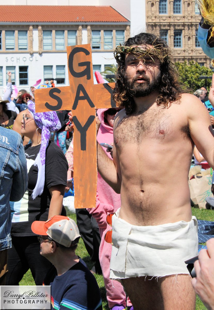 LGBTPhotoGuy's tweet photo. With Say Gay Jesus at the Hunk Jesus contest on Easter. For for more photo's please go to https://t.co/kvfU1rAJEh #talesfromagayphotographer #hunkyJesus https://t.co/OdNyofUMLv