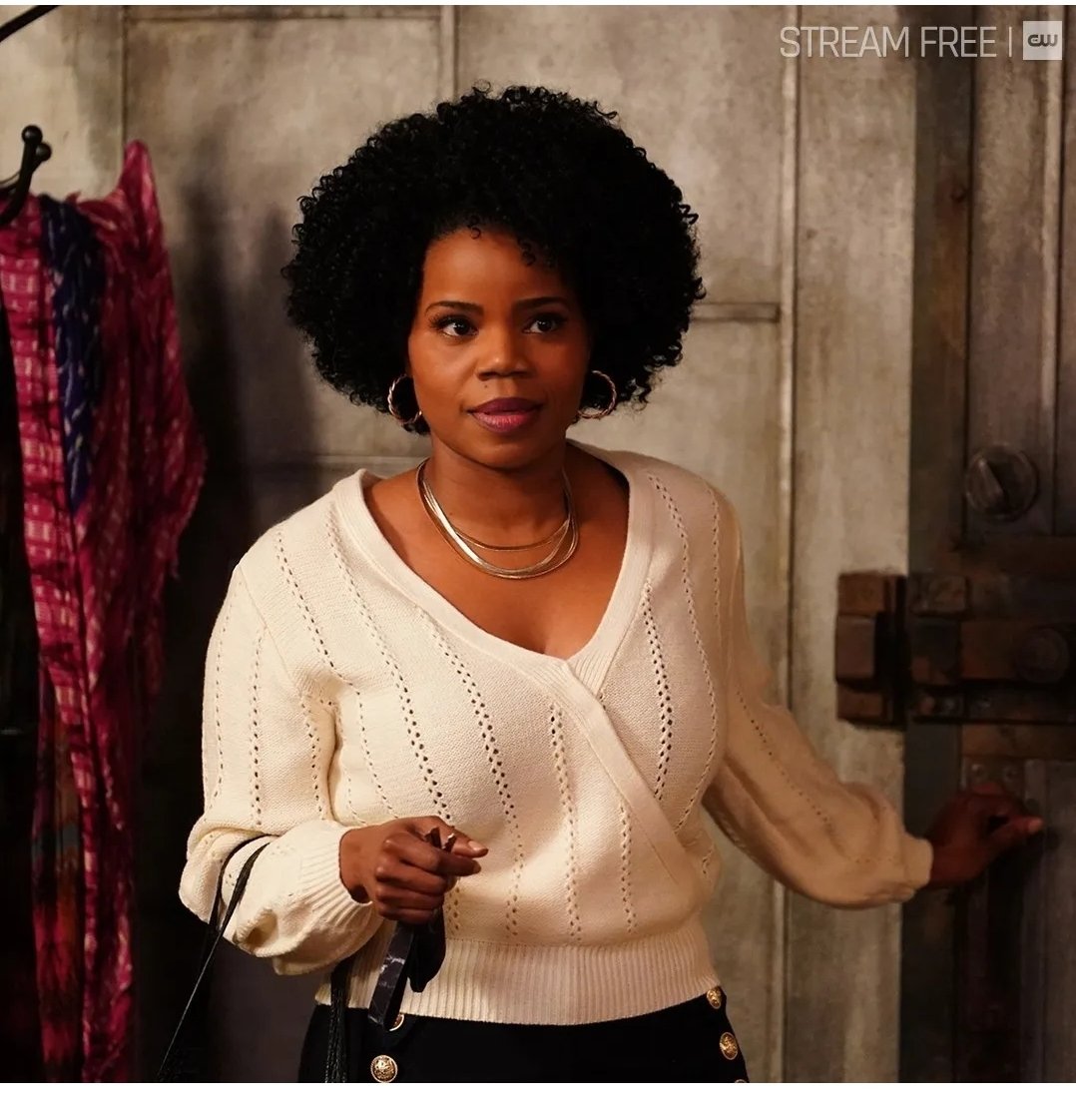 KellyMJenrette's tweet photo. Someone leaked info on Amara's past. A new episode of #AllAmericanHomecoming airs TONIGHT at 9/8c. Stream tomorrow free only on The CW!
Why won't they leave Amara alone??? Like, WHY????? 🥴🙄😢😫
#kellyjenrette #hopedealer #AuntieAmara #BringstonUniversity https://t.co/vJzArawOKm