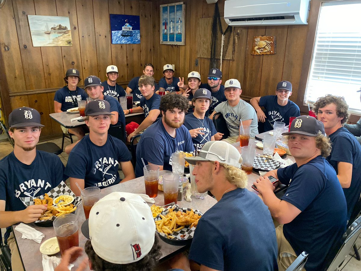 AlmaBryantBSB's tweet photo. Thank you to Clean Green Pressure Washing and Lawn Services for feeding the boys tonight at the The Lighthouse Restaurant! You sweep you eat! #Playoffsbound #7abaseball #GulfSeafood #GoCanes @T_Place25 @CoachMartin22 @zward4 @dsprinkmcpss @Cane_Athletics https://t.co/z7pouagPIE