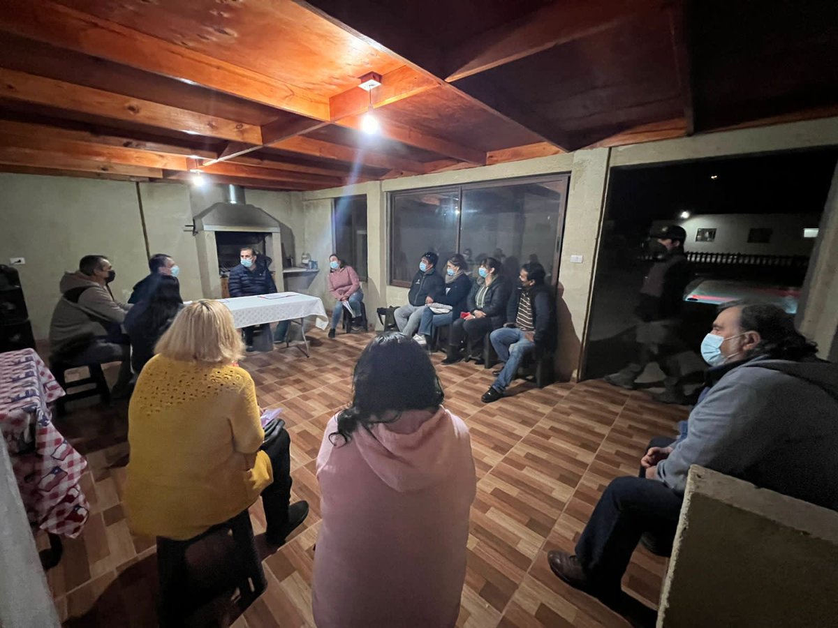 sergiogahona's tweet photo. Hoy acudimos al requerimiento de vecinos de Pan de Azúcar #Coquimbo para dialogar sobre regularización de loteos. El terreno siempre será nuestro sello 💪🏻 https://t.co/RpBCTcQswP