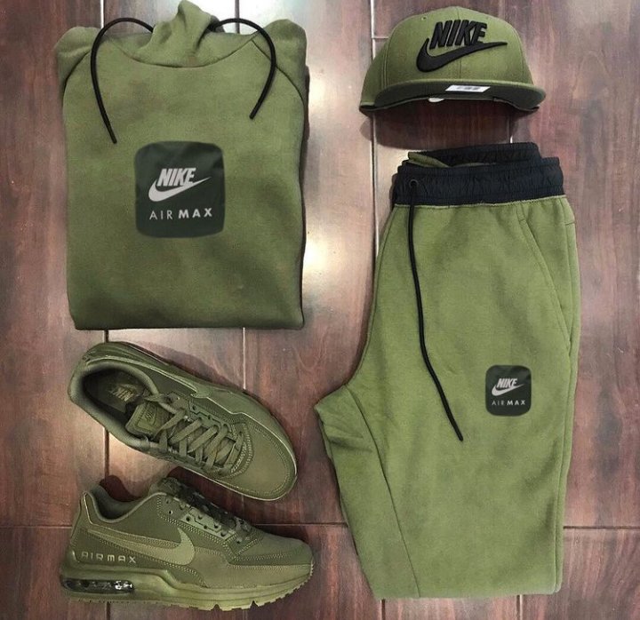 virgulados's tweet photo. Mundo verde da Nike 🤤 https://t.co/PtCeIxDueW