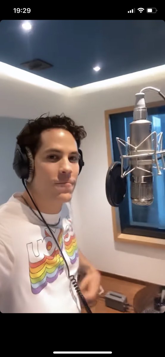 semreplica's tweet photo. É o MESMO estudio ou eu tô muito maluca? https://t.co/rxtP1HcbLt