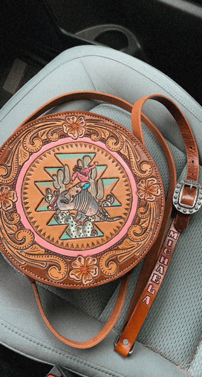 michhbain13's tweet photo. Only I would request a cowgirl riding an armadillo for a custom circle purse from the amazing Flying G Leather Co.🤷‍♀️🤣 https://t.co/TOmKiwyDJk