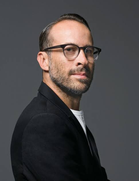 Happy birthday Jason Lee. My favorite film with Lee so far is Almost famous. 