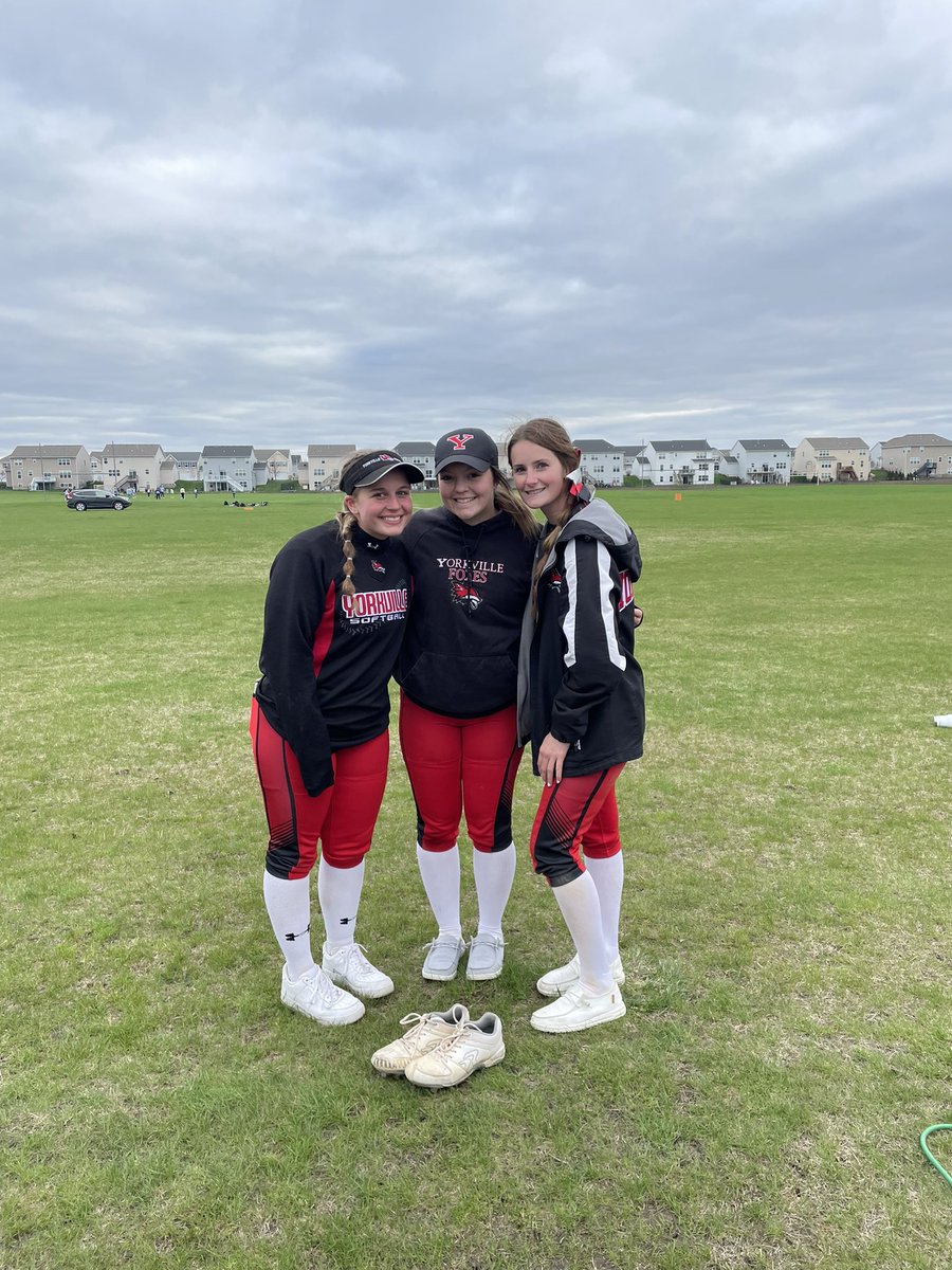 All levels of Foxes softball picked up wins today.  Varsity won 11-0! <a href="/laurenkoster9/">lauren koster</a>, <a href="/AveryNehring/">Avery Nehring</a> and <a href="/AllyStancel/">Ally Stancel</a> all had their first varsity home runs and <a href="/MadiReeves18/">Madi Reeves</a> took 14 of the 15 outs in the 5 inning game! 🦊#MTXE #proudfox
