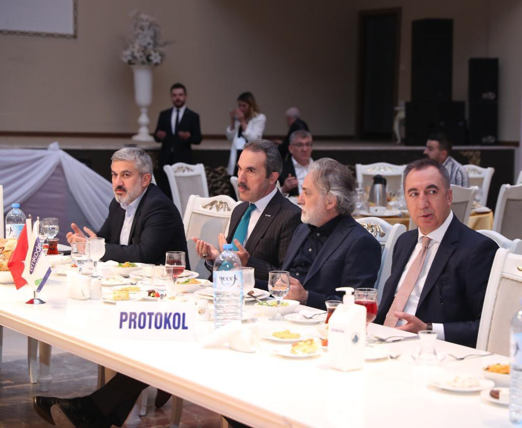 Masfed2010's tweet photo. Masfed ve Otonomi adına geleneksel Timkoder iftarına Başkan’ımız Sn. Aydın Erkoç Bey katılım sağlamışlardır.Rabbim kabul etsin inşallah. #masfed #otonomi #timkoder #aydınerkoç https://t.co/ycFtNO5bjt