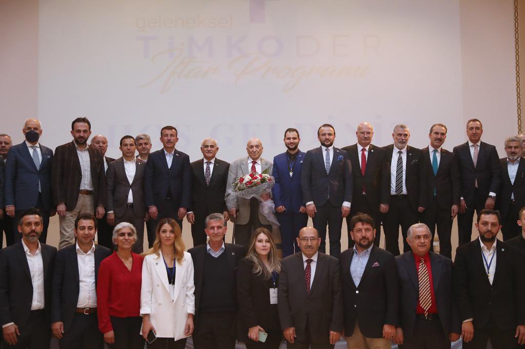 Masfed2010's tweet photo. Masfed ve Otonomi adına geleneksel Timkoder iftarına Başkan’ımız Sn. Aydın Erkoç Bey katılım sağlamışlardır.Rabbim kabul etsin inşallah. #masfed #otonomi #timkoder #aydınerkoç https://t.co/ycFtNO5bjt