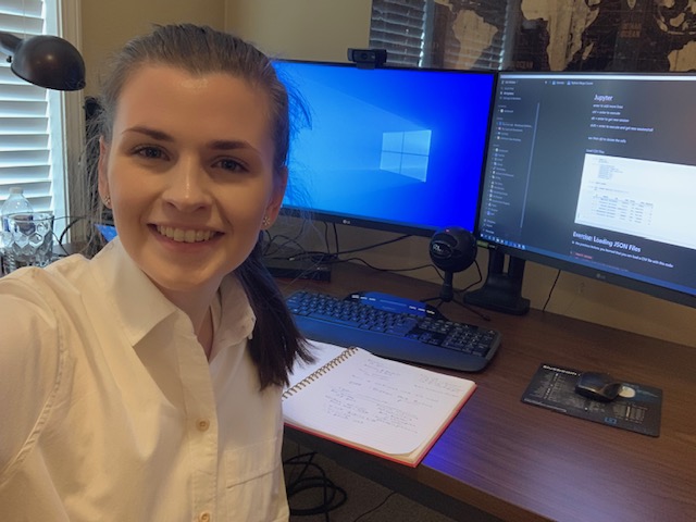 LizRoweYT's tweet image. Day 111 of #365DaysOfCode
Today was my first day as a Data Science Manager at Intel 💙
Super excited to use Python - crazy how far I have come on this coding journey! 👩💻😊
#womenwhocode #DataScience #Python #100daysofcodechallenge #100DaysOfCode