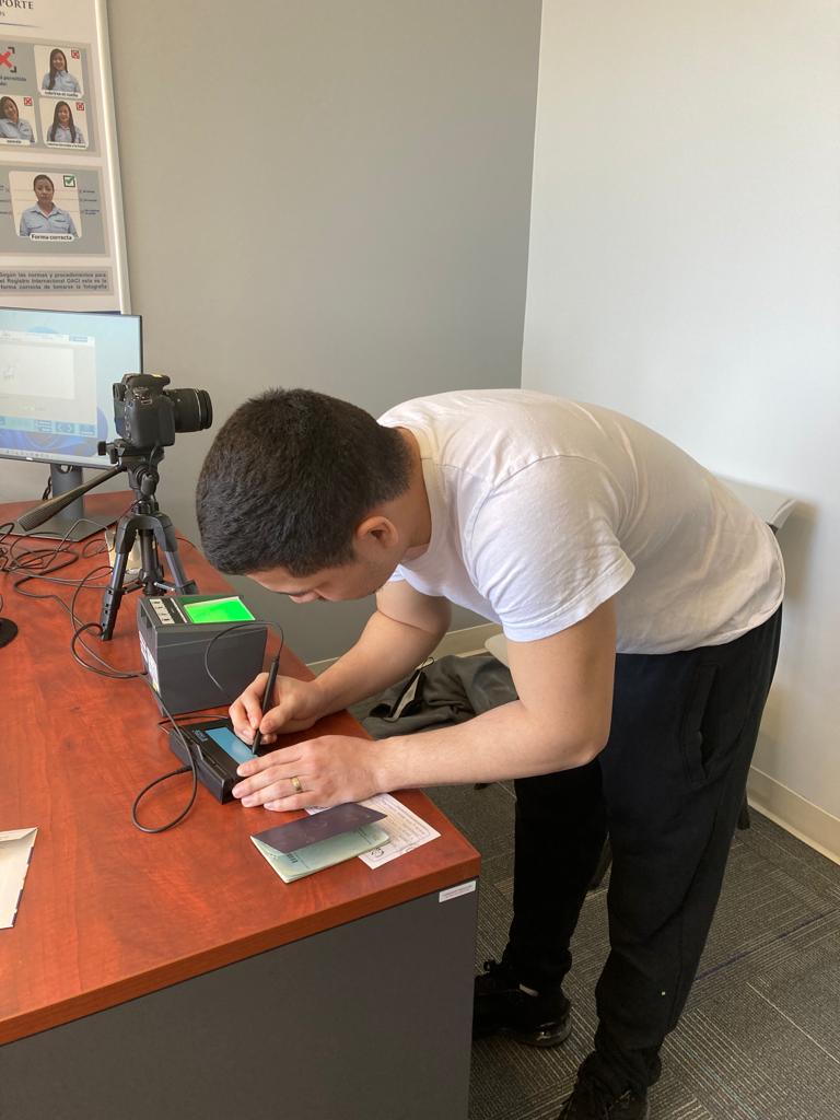 ConsGtVancouver's tweet photo. Hermano guatemalteco, benefíciate de los servicios que brinda el @ConsGtVancouver en materia de Documentación, Asistencia, Protección Consular y Orientación Migratoria. Gestiona tu cita en: https://t.co/bZBiSiCczO ¡Te esperamos!
@MinexGt #DocumentacionConsular #AccionConsularGt https://t.co/3dxkGmohKv