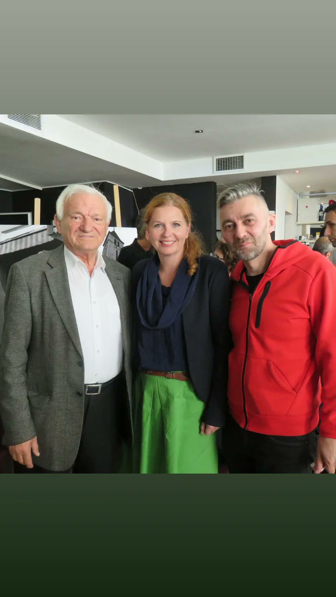 NKresevljakovic's tweet photo. Jovan Divjak je uvijek govorio da je izgradnja Spomenika ženi Sarajeva njegova životna misija jer 'Armija je odbranila grad, a žene su ga spasile.' Marion Kraske je jedna žena koja danas brani duh tog Sarajeva u EU. S izložbe Žene opkoljenog Sarajeva #ModulMemorije @hbs_sarajevo https://t.co/pF4kmEAzbc